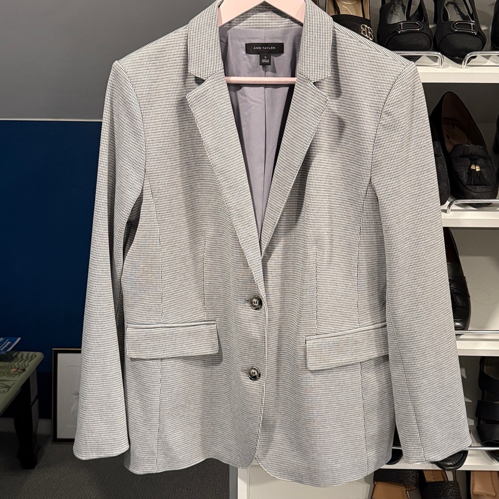 Ann Taylor Light Gray Textured Blazer -Like new condition!
